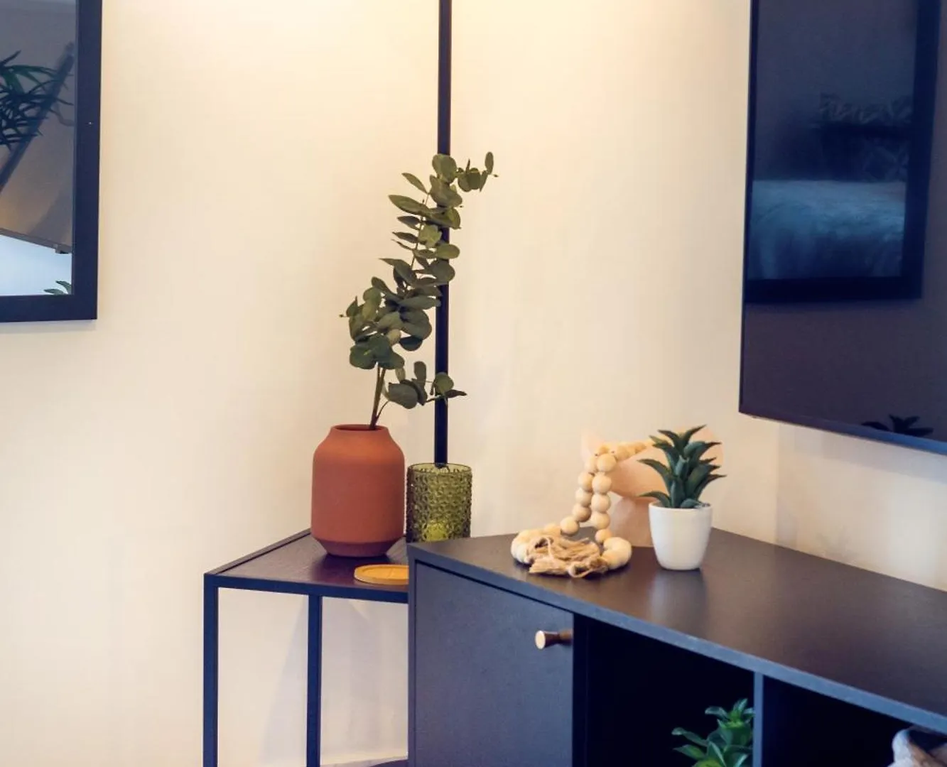 City Living: Upper Studio Haven On Wilmer Christchurch Apartment
