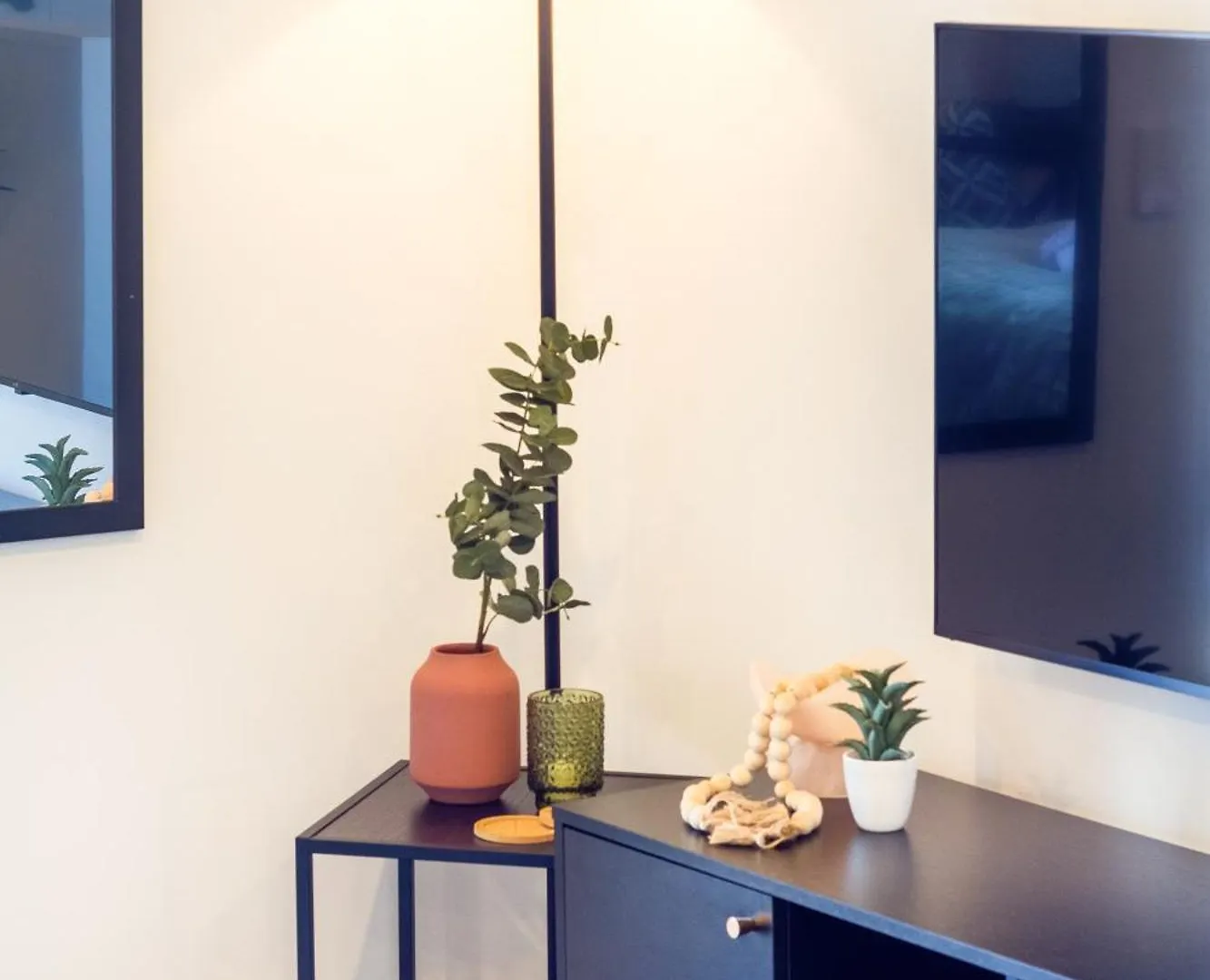 City Living: Upper Studio Haven On Wilmer Christchurch
