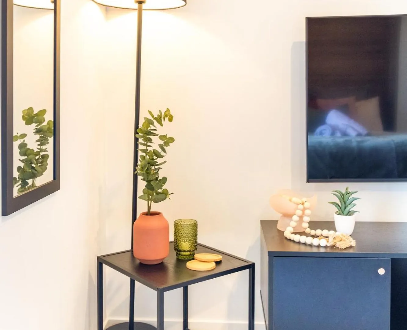 Apartment City Living: Upper Studio Haven On Wilmer Christchurch